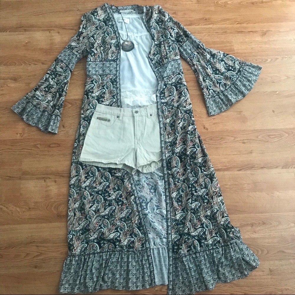 SOLD High Waisted Vintage 90’s L.E.I. Shorts